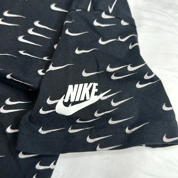 Cropped Nike T - Picture 3 of 4